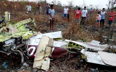 Avião de pequeno porte cai em Itaituba, no sudoeste do Pará, e deixa 5 mortos.
