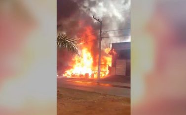 Incêndio em entulho assusta moradores do Cidade Jardim