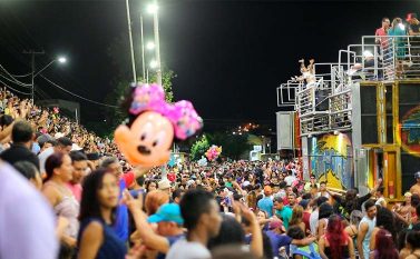 Minhocão arrasta milhares de foliões pelas ruas de Tucuruí