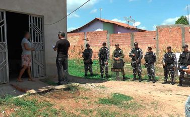 Mandados de reintegração são cumpridos no bairro Cidade Jardim