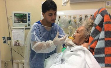 Hospital de Marabá leva parentes à UTI para estimular recuperação de pacientes