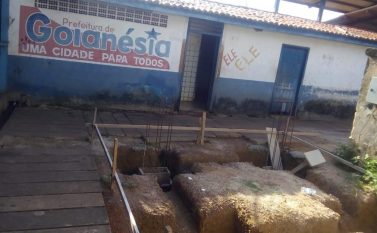 Criança cai em buraco de construção na Feira de Goianésia