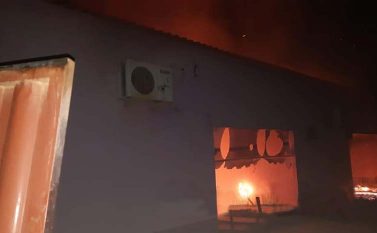 Filho ateia fogo em carro de pai dentro de motel