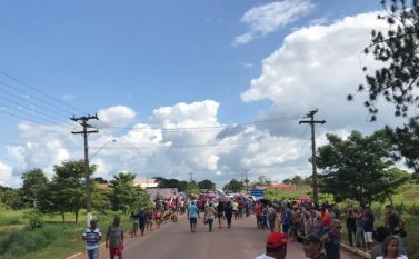 Manifestantes interditam PA150 nesta tarde em Tailândia