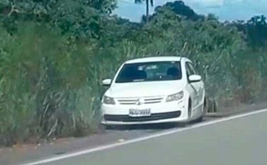 Automóvel está abandonado desde sábado na Rodovia PA-449