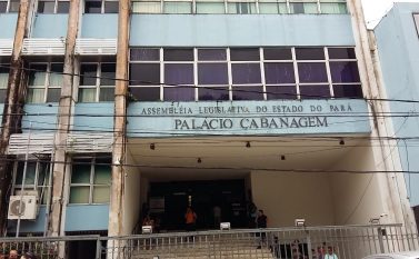 Alepa, um palácio que desaba sobre o povo e os deputados