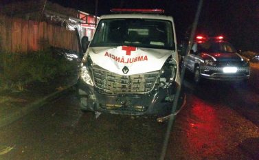 Ambulância bate em moto e mata condutor em Breu Branco