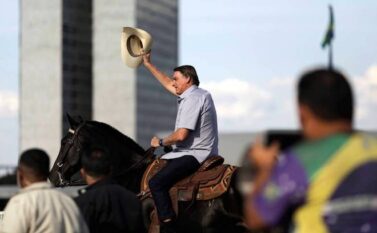 Manifestação em apoio a Bolsonaro reúne milhares em Brasília