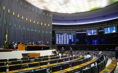 Câmara revoga Lei de Segurança Nacional e aprova projeto que define crimes contra o Estado Democrático de Direito