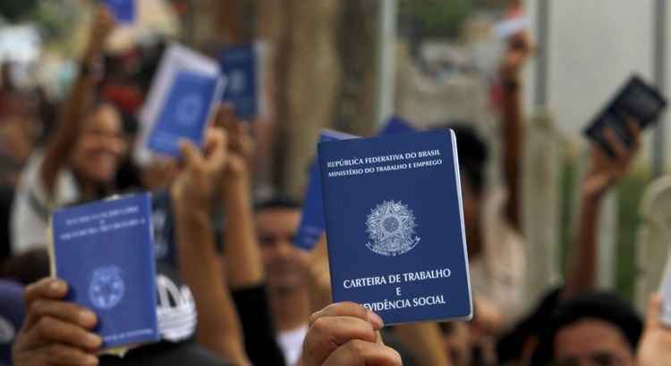 Desemprego recua para 5,6%, a menor taxa desde 2012, mostra IBGE
