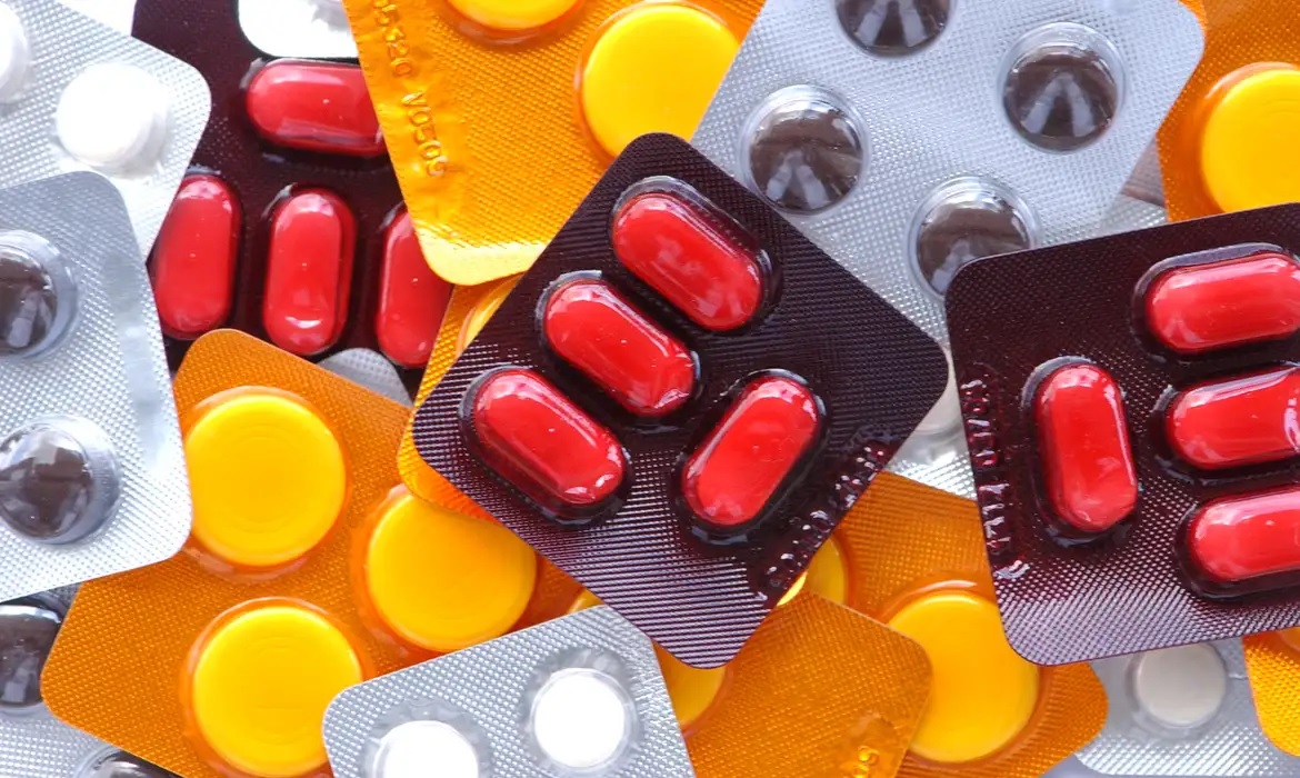 Anvisa afirma que uso de paracetamol não tem a menor relação com o autismo