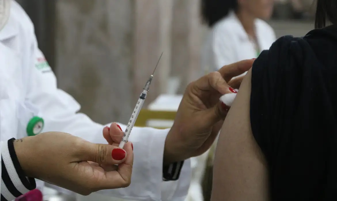 Pesquisa: Vacina contra a covid-19 protege gestantes contra complicações