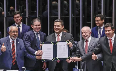 Congresso promulga emenda do fim da 6×1; escala 5×2 começa em 60 dias